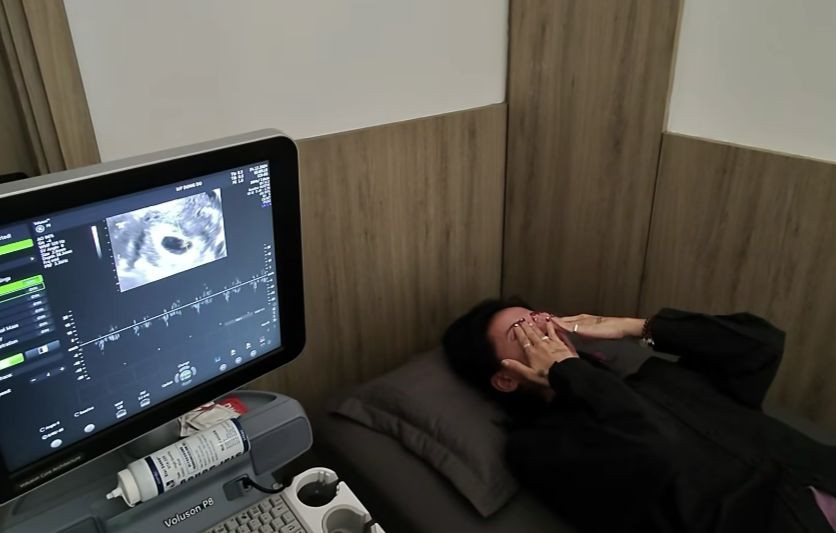 Ngô Thanh Vân bật khóc ngay trên bàn siêu âm khi biết tin mình mang thai sau nhiều lần thất bại.