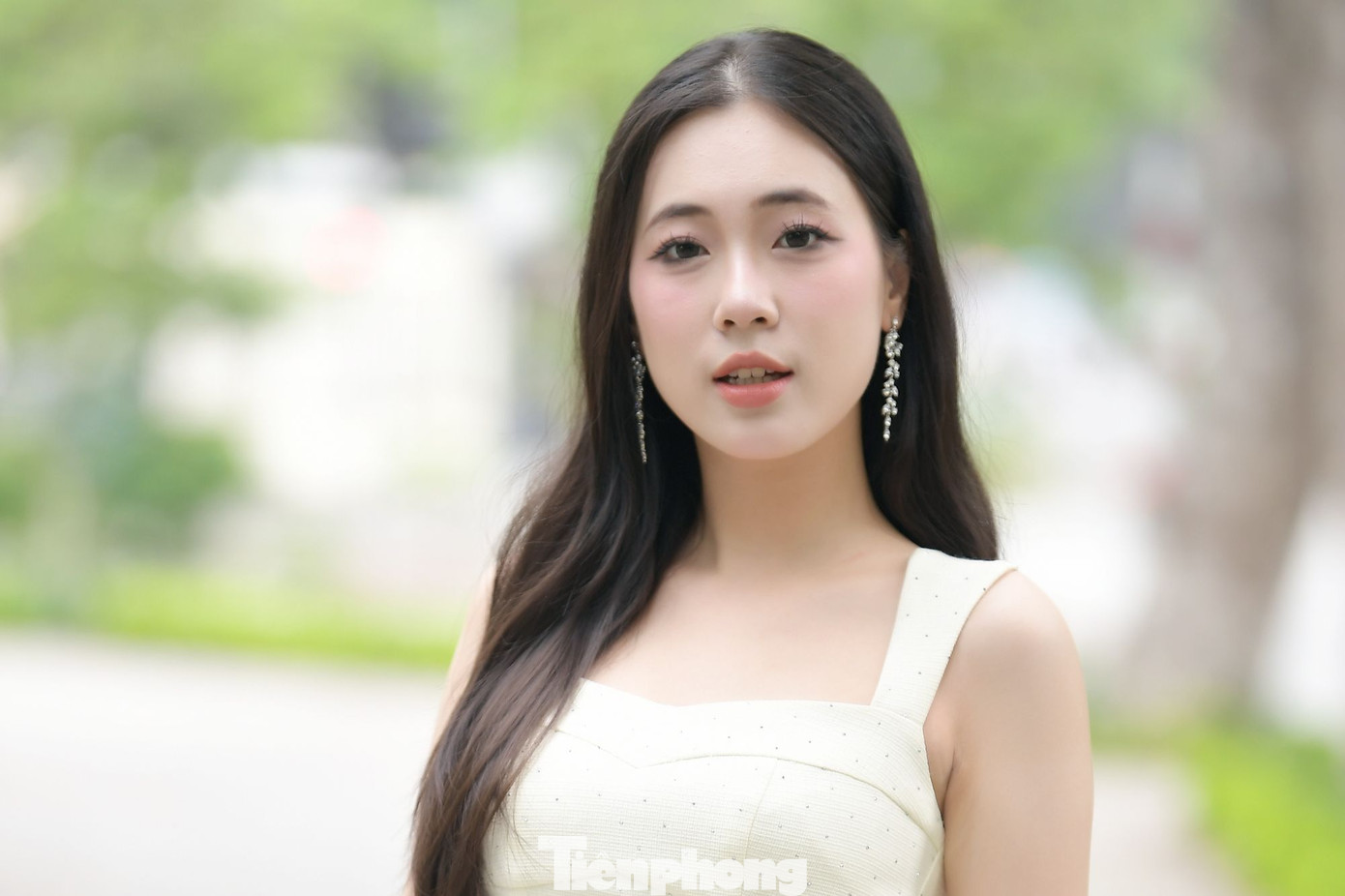 Theo Phương Chi, cô không đặt mục tiêu nào cụ thể tại Hoa hậu Việt Nam 2024. Cô xem đây là cơ hội để thử sức và trải nghiệm những điều mới mẻ. "Tôi chưa bao giờ nghĩ đến khoảnh khắc đăng quang, chỉ nghĩ mình đi thi một lần để khám phá giới hạn bản thân. Nói liều thì hơi quá nhưng tôi luôn muốn thử thách mình ở những hành trình mới", cô nói. Theo Phương Chi, cô không đặt mục tiêu nào cụ thể tại Hoa hậu Việt Nam 2024. Cô xem đây là cơ hội để thử sức và trải nghiệm những điều mới mẻ. "Tôi chưa bao giờ nghĩ đến khoảnh khắc đăng quang, chỉ nghĩ mình đi thi một lần để khám phá giới hạn bản thân. Nói liều thì hơi quá nhưng tôi luôn muốn thử thách mình ở những hành trình mới", cô nói.