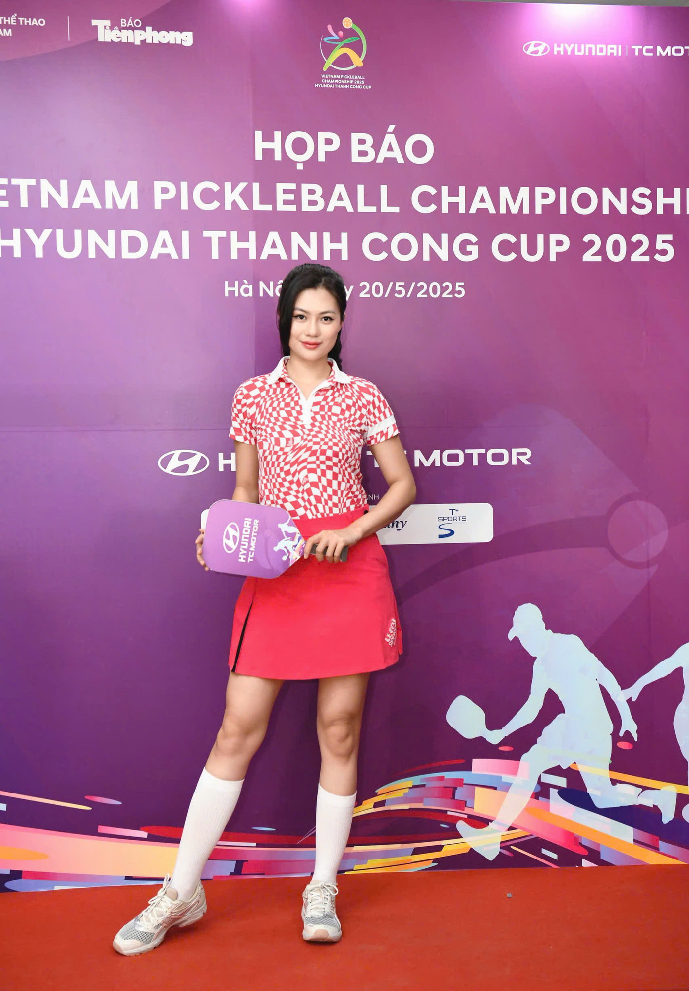 Theo Hương Giang, về những luồng ý kiến xoay quanh bộ môn này, cô cho rằng đó là hiện tượng dễ thấy khi một bộ môn thể thao mới xuất hiện, không riêng Pickleball. Hương Giang nhấn mạnh, lợi ích sức khỏe và tinh thần mà bộ môn này mang lại mới là điều cô quan tâm.