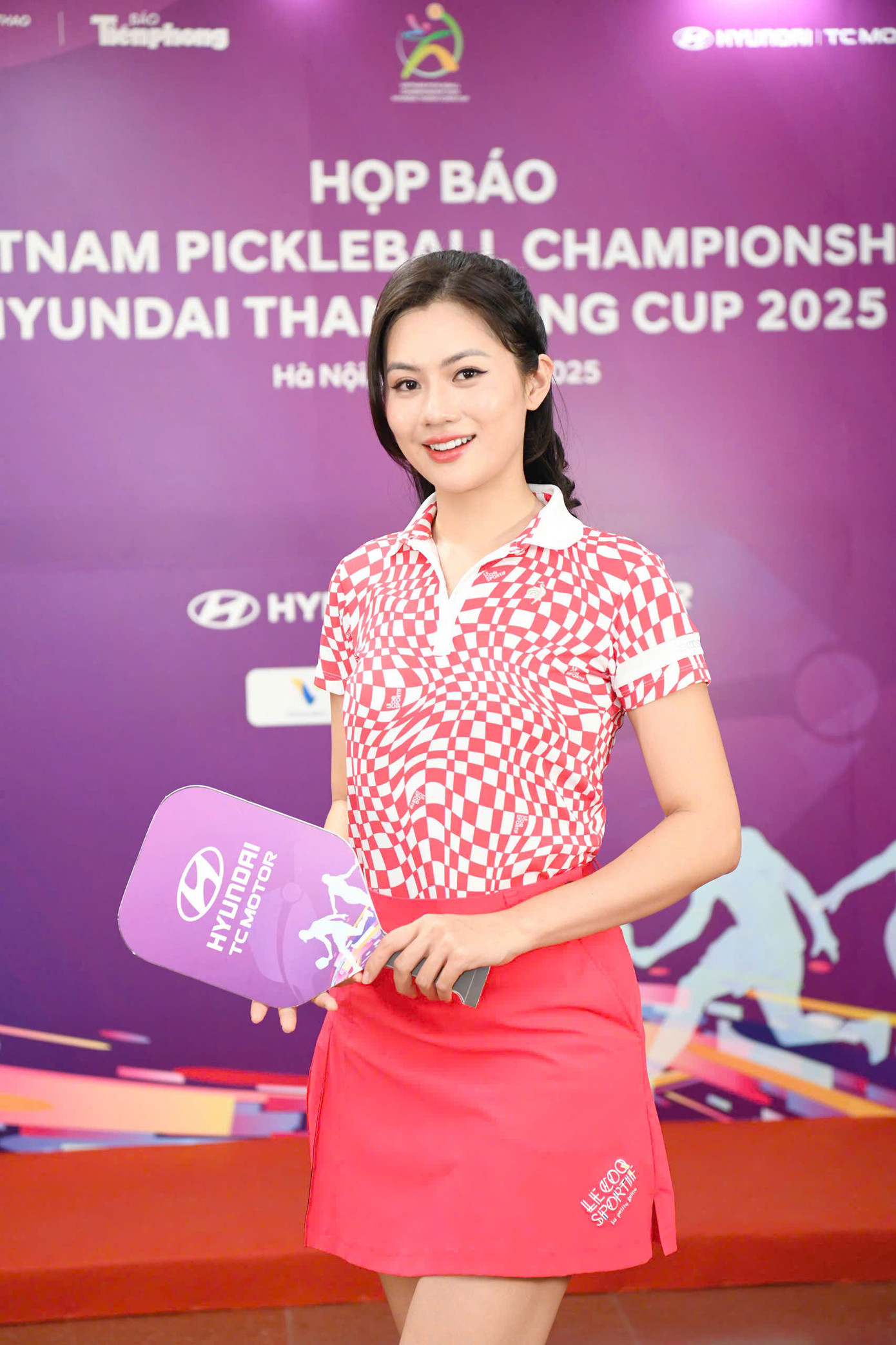 Theo Hương Giang, về những luồng ý kiến xoay quanh bộ môn này, cô cho rằng đó là hiện tượng dễ thấy khi một bộ môn thể thao mới xuất hiện, không riêng Pickleball. Hương Giang nhấn mạnh, lợi ích sức khỏe và tinh thần mà bộ môn này mang lại mới là điều cô quan tâm.