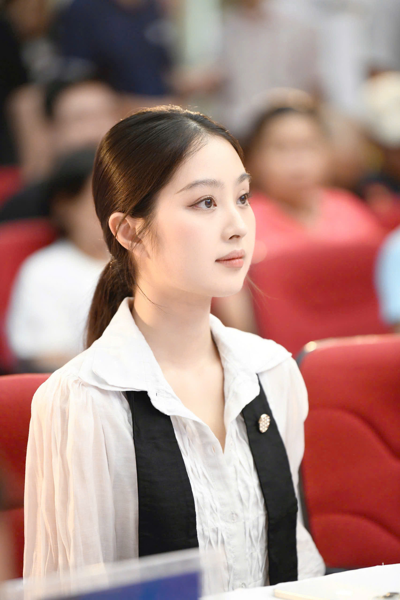 Giáng My nói cô bắt đầu tìm hiểu và chơi Pickleball gần đây vì thích những môn thể thao mang tính kết nối và linh hoạt. Theo Giáng My, Pickleball dễ tiếp cận, phù hợp với nhiều lứa tuổi, lại không đòi hỏi quá nhiều thể lực nên phù hợp với lịch trình học tập bận rộn của mình.