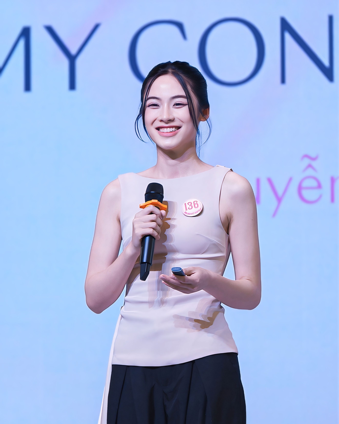 Thí sinh Nguyễn Thị Vân Nhi, SBD 136. Thí sinh Nguyễn Thị Vân Nhi, SBD 136.