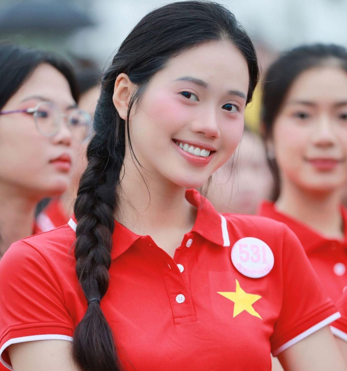 "Tôi thật sự biết ơn vì đã được gặp và đồng hành với 40 thí sinh trong hành trình Hoa hậu Việt Nam. Mỗi thí sinh là một màu sắc riêng, có người tài năng, có bạn nhân ái, người khác lại luôn lan toả năng lượng tích cực. Tôi học được sự chuyên nghiệp, tinh thần cầu tiến và hơn hết là sự đoàn kết. Dù là 'đối thủ' trong cuộc thi, mọi người lại hỗ trợ, chia sẻ và truyền cảm hứng cho nhau. Nhờ các bạn mà tôi không cảm thấy đơn độc trên hành trình này, ngược lại chúng tôi đang cùng nhau trưởng thành", Diệu Huyền chia sẻ.