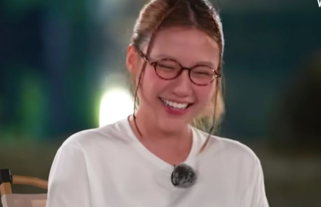 Lê Dương Bảo Lâm kể tình huống dở khóc dở cười khi bị hải quan Mỹ giữ lại và được Uyển Ân "giải cứu". Ảnh: Chụp màn hình. Lê Dương Bảo Lâm kể tình huống dở khóc dở cười khi bị hải quan Mỹ giữ lại và được Uyển Ân "giải cứu". Ảnh: Chụp màn hình.