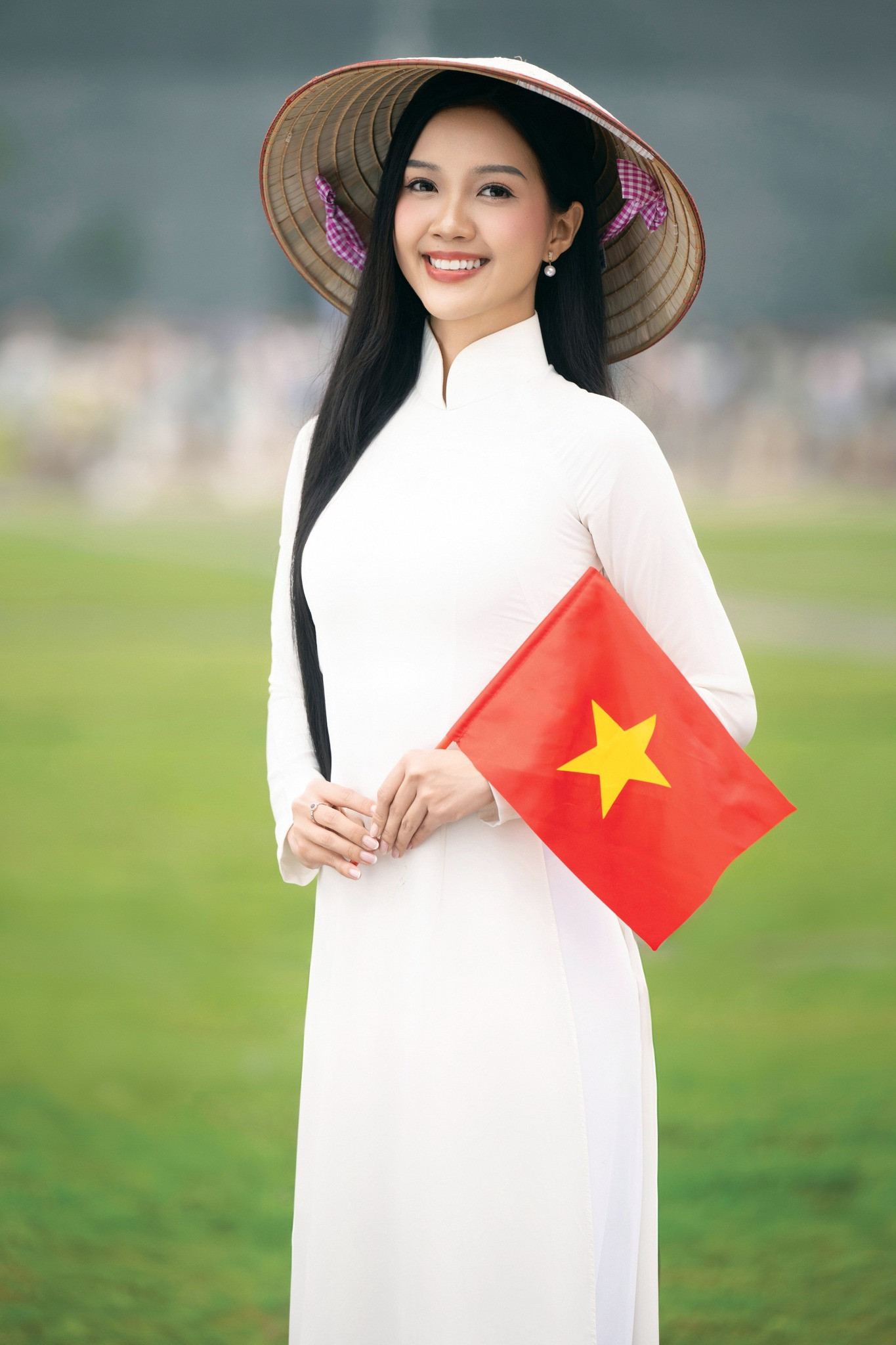 “Tôi thấy mình may mắn khi được đồng hành cùng những con người tử tế và đầy nhiệt huyết trong hành trình này”, cô tâm sự.