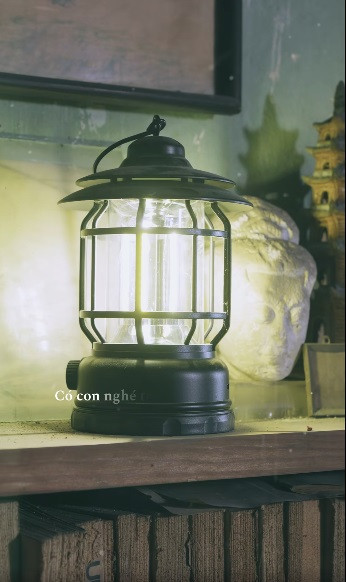 Theo lời NSƯT Chí Trung, những vở kịch của nhà thơ Lưu Quang Vũ giúp nuôi sống hàng chục, thậm chí hàng trăm nhà hát nhiều năm qua. “Hiện nay, tôi diễn khán giả vẫn thích vì tính dự báo trong các vở diễn còn nguyên, đầy đủ hơi thở thời đại”, NSƯT Chí Trung nói. Theo lời NSƯT Chí Trung, những vở kịch của nhà thơ Lưu Quang Vũ giúp nuôi sống hàng chục, thậm chí hàng trăm nhà hát nhiều năm qua. “Hiện nay, tôi diễn khán giả vẫn thích vì tính dự báo trong các vở diễn còn nguyên, đầy đủ hơi thở thời đại”, NSƯT Chí Trung nói.