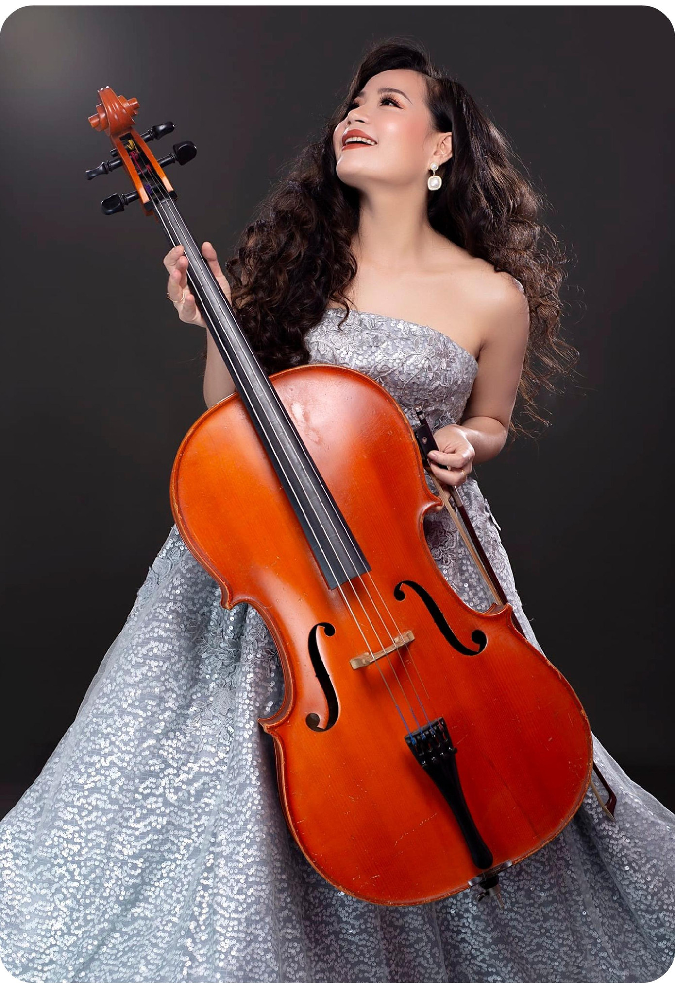 Nghệ sĩ Đinh Hoài Xuân sinh năm 1987.