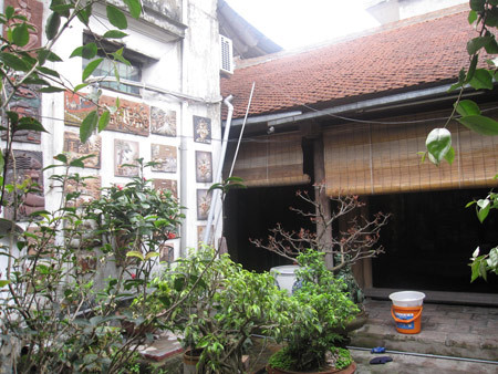 Khuôn viên phía sau ngôi nhà cổ. Ảnh: PV. Khuôn viên phía sau ngôi nhà cổ (Ảnh: PV)