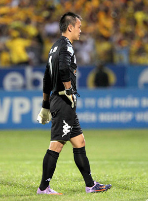 Trong bối cảnh hiện tại, Hồng Sơn vẫn là thủ môn số 1 của ĐTVN, nhưng mà… Ảnh: Quang Minh.