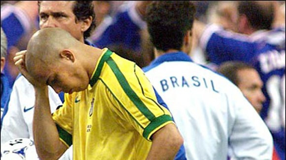 14 năm, bí ẩn về “bệnh lạ” của Ronaldo ở trận CK France 98 vẫn chưa được làm sáng tỏ