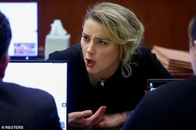 Lời khai đối lập của Johnny Depp và Amber đã dấy lên nhiều nghi vấn giữ mối quan hệ của "cặp đôi tai tiếng"