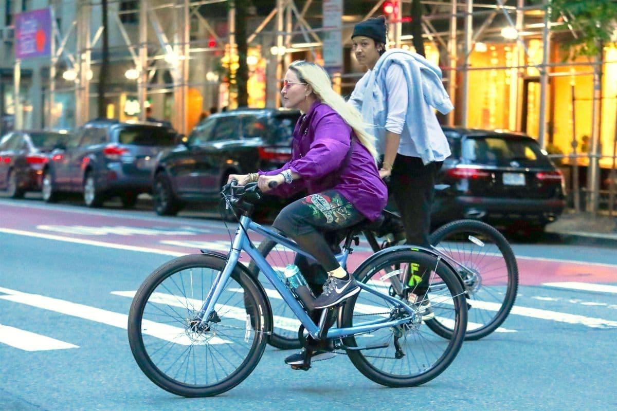 Khoảng cách 35 tuổi không ảnh hưởng đến tình cảm của cặp đôi