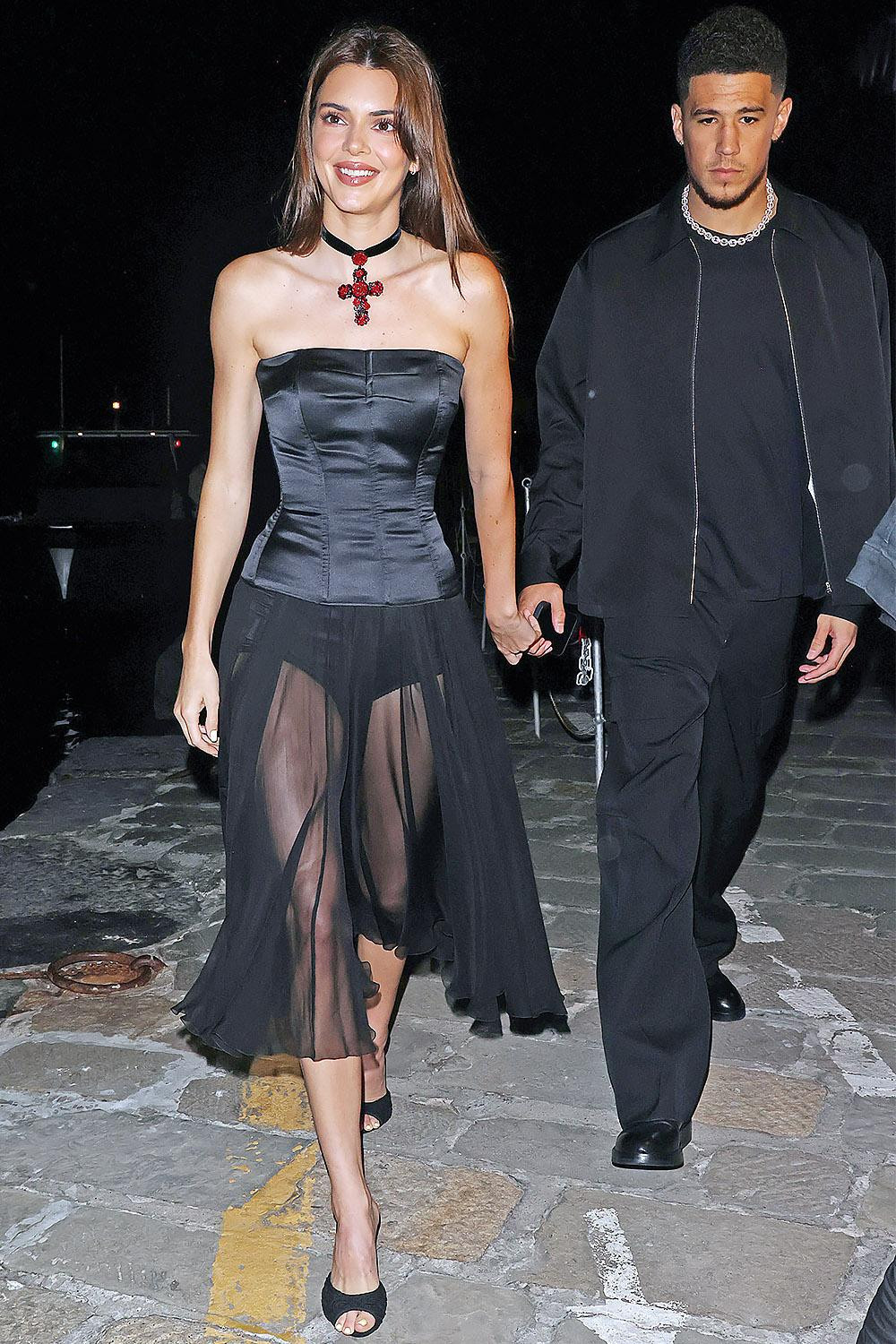 Devin đã nỗ lực sửa chữa những thiếu sót và bù đắp cho bạn gái