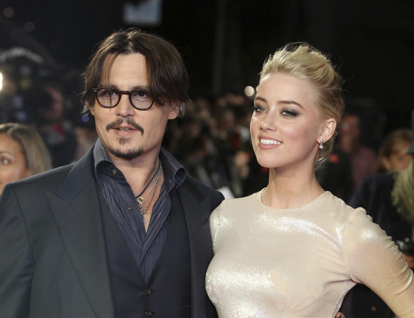 Amber Heard và Johnny Depp thời còn "mặn nồng"