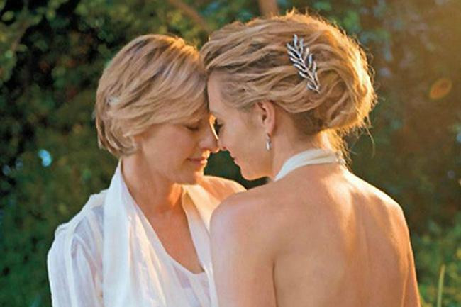 Trải qua bao sóng gió, tình yêu của Ellen và Portia vẫn bền vững Trải qua bao sóng gió, tình yêu của Ellen và Portia vẫn bền vững