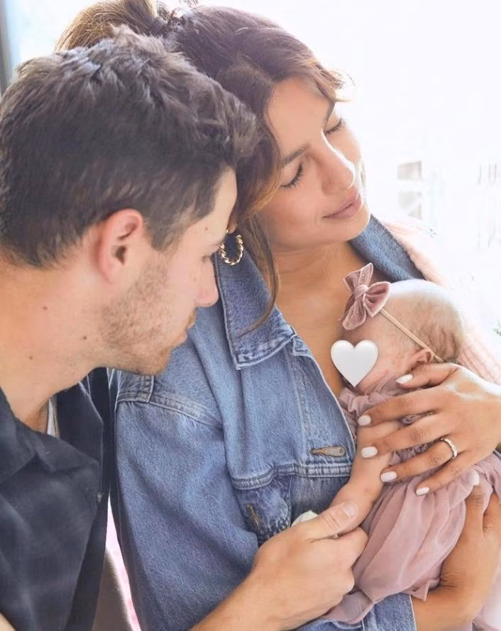 Hình ảnh được Priyanka Chopra và Nick Jonas đăng trên Instagram cá nhân