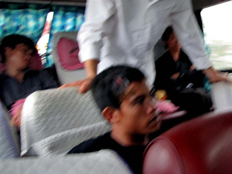 Hành khách bị ném đá vào đầu với vết thương khá nặng.