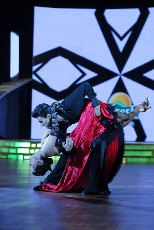 Thanh Thúy đã xuất sắc nhận được danh hiệu Thí sinh được yêu thích nhất trong đêm thứ 2