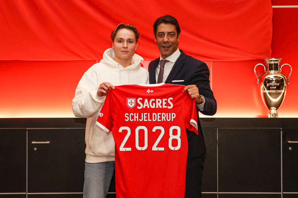 4. Andreas Schjelderup (Nordsjaelland đến Benfica, 9 triệu euro). 4. Andreas Schjelderup (Nordsjaelland đến Benfica, 9 triệu euro).