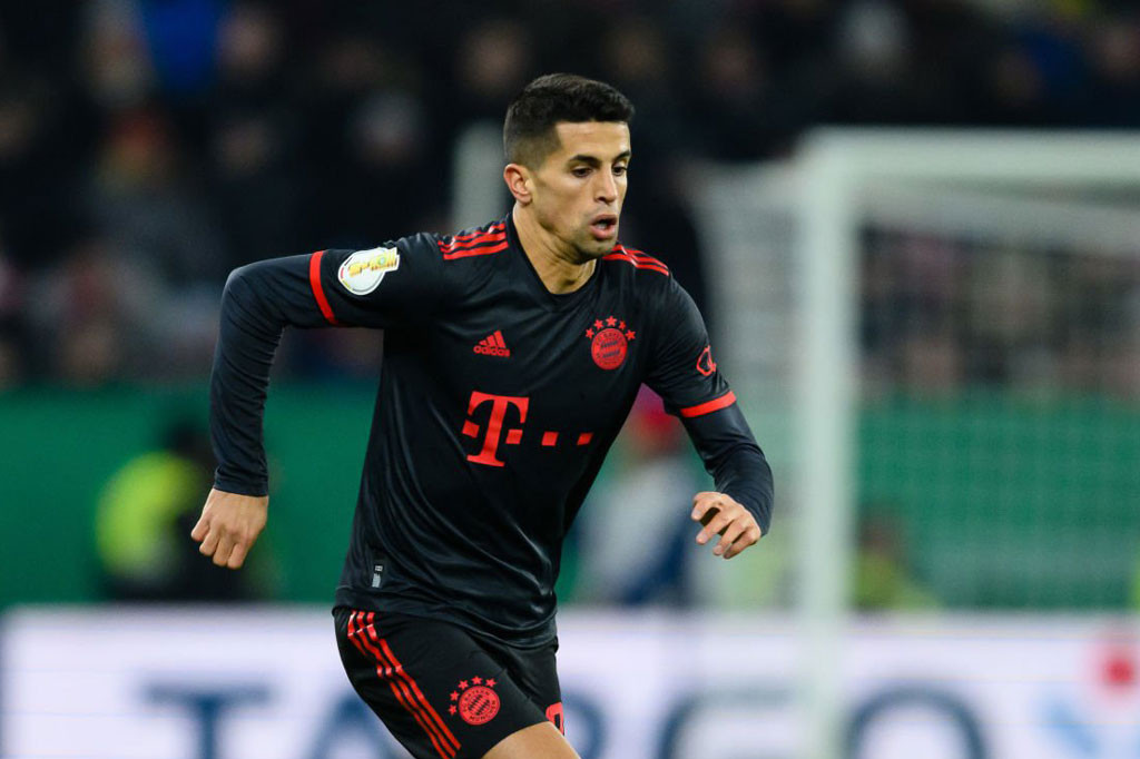 1. Joao Cancelo (Man City đến Bayern Munich, 70 triệu euro). 1. Joao Cancelo (Man City đến Bayern Munich, 70 triệu euro).