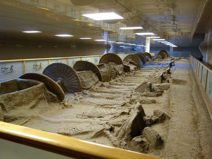 Hình ảnh chiến xa trong ngôi mộ cổ. Hình ảnh chiến xa trong ngôi mộ cổ.