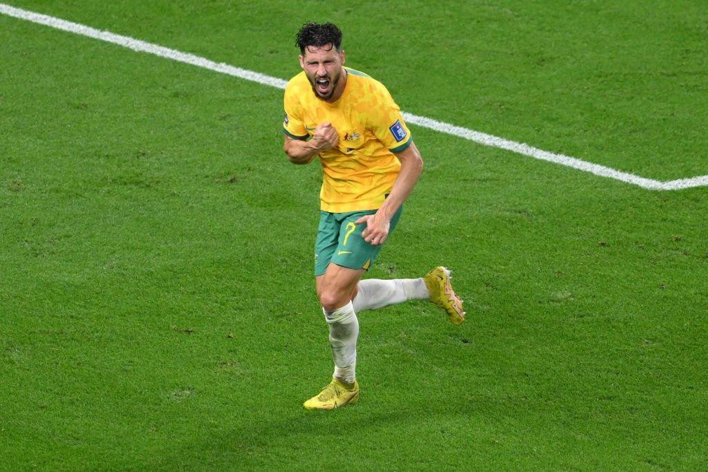 Tiền vệ phải: Mathew Leckie (Australia, điểm trung bình sau các trận vòng bảng: 6,33).