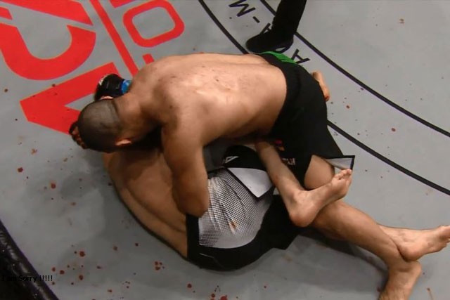 Grigor Matevosyan hạ gục đối thủ. Grigor Matevosyan hạ gục đối thủ.