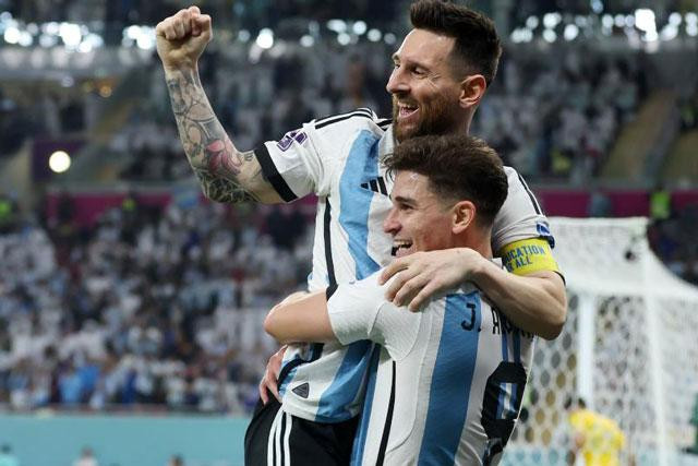 Messi ăn mừng bàn thắng. Messi ăn mừng bàn thắng.