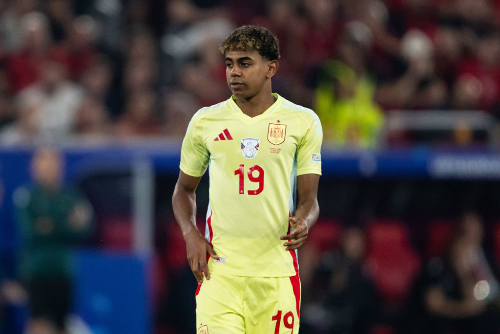 Tiền vệ phải: Lamine Yamal (Tây Ban Nha).