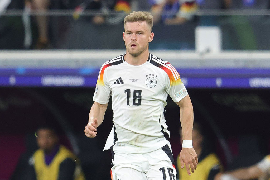 Hậu vệ trái: Maximilian Mittelstadt (Đức).