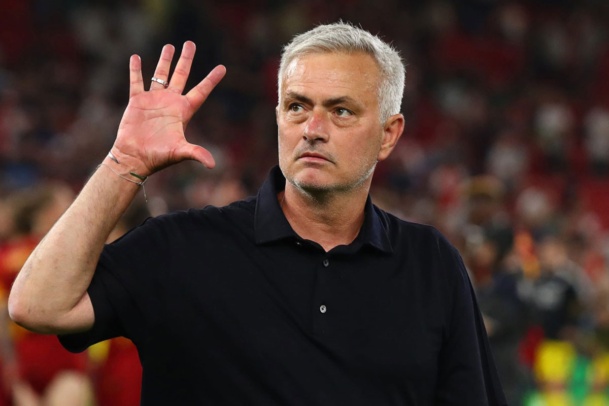 HLV Mourinho kiếm được 52,6-57,6 triệu bảng sau 3 lần bị sa thải. HLV Mourinho kiếm được 52,6-57,6 triệu bảng sau 3 lần bị sa thải.