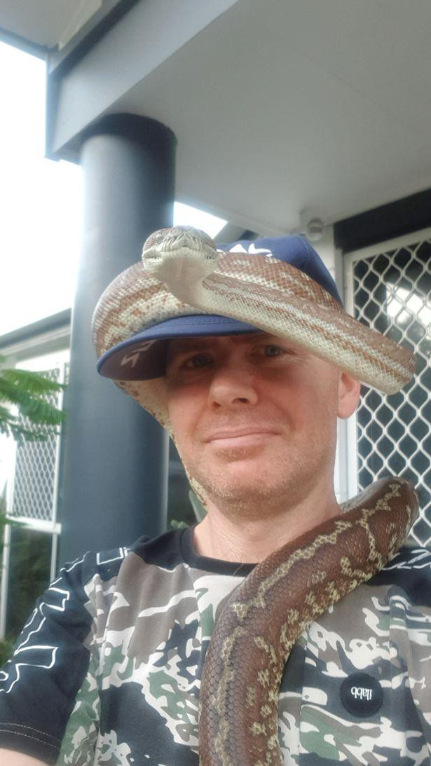 Walker muốn tìm người bạn gái có thể chấp nhận tình yêu của anh dành cho những con trăn