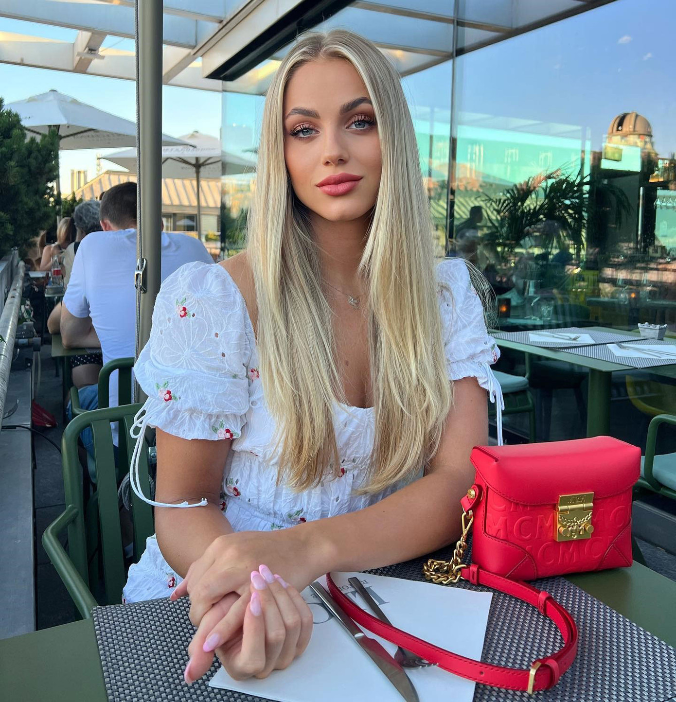 Nhờ khuôn mặt xinh đẹp, Anna Maria thu hút hơn 2,3 triệu người theo dõi trên mạng xã hội Instagram.