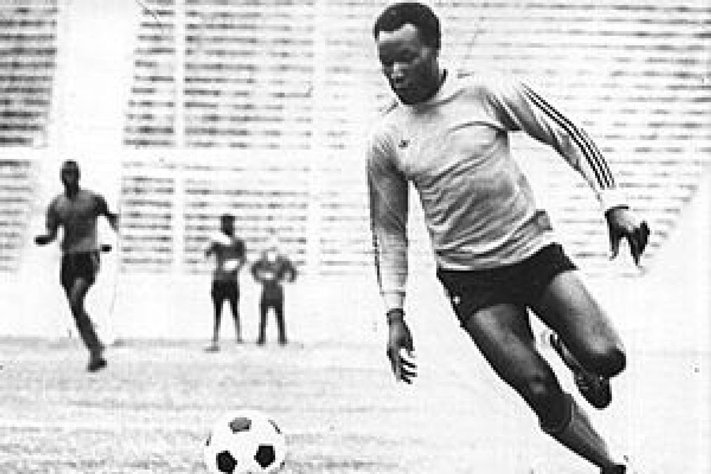 8. Godfrey Chitalu (Zambia, 79 bàn/111 trận).