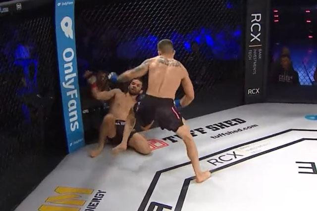 Rafael do Nascimento hạ gục Justin Wetzell.