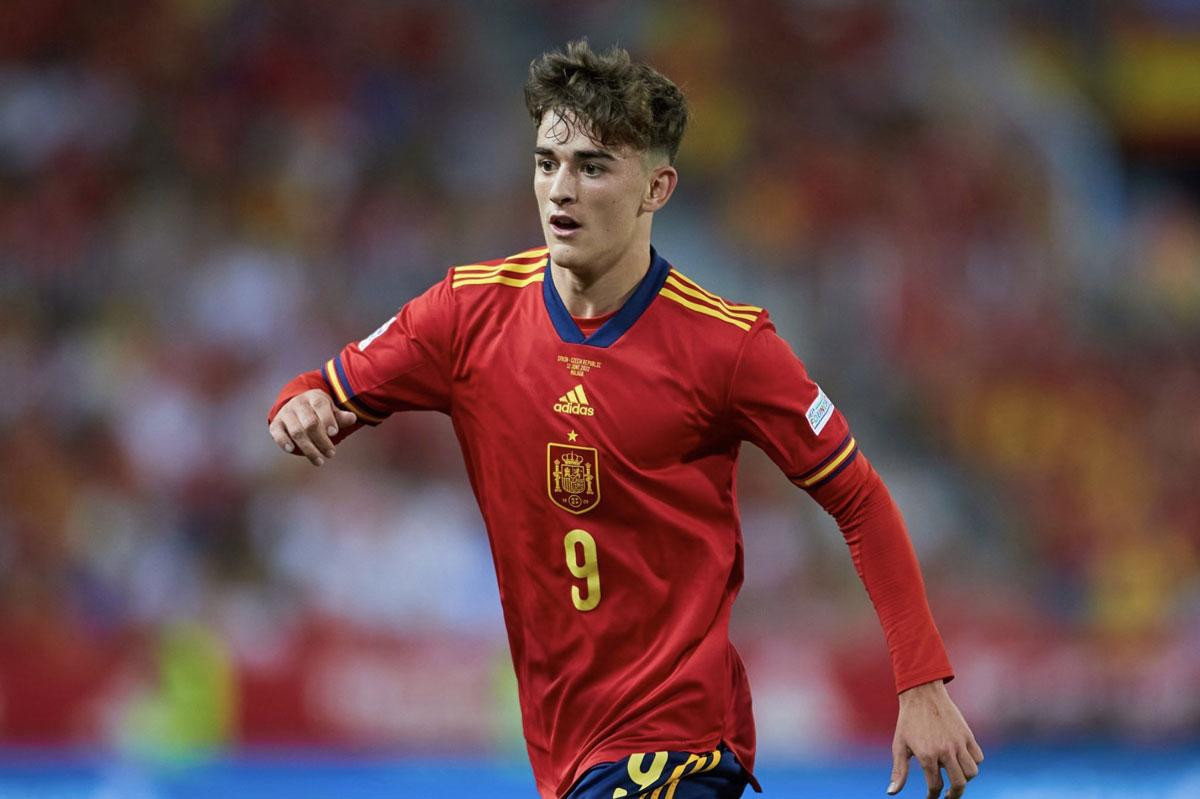 =8. Gavi (Barcelona, ĐT Tây Ban Nha, định giá chuyển nhượng: 90 triệu euro).