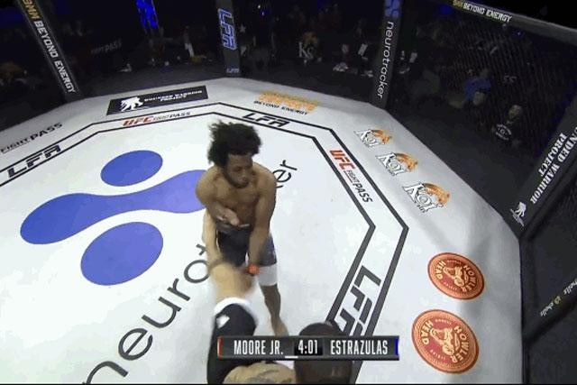 Cú đá ấn định kết quả trận đấu.