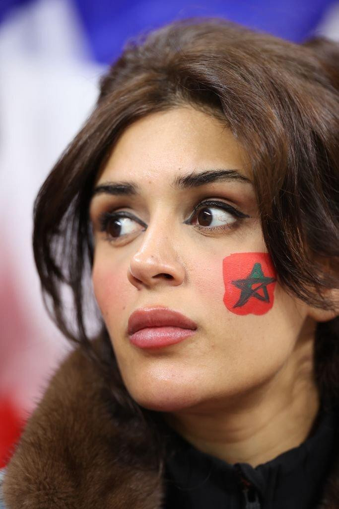 Nỗi buồn của nữ CĐV khi tiếng còi mãn cuộc của trọng tài Cesar Arturo Ramos vang lên.