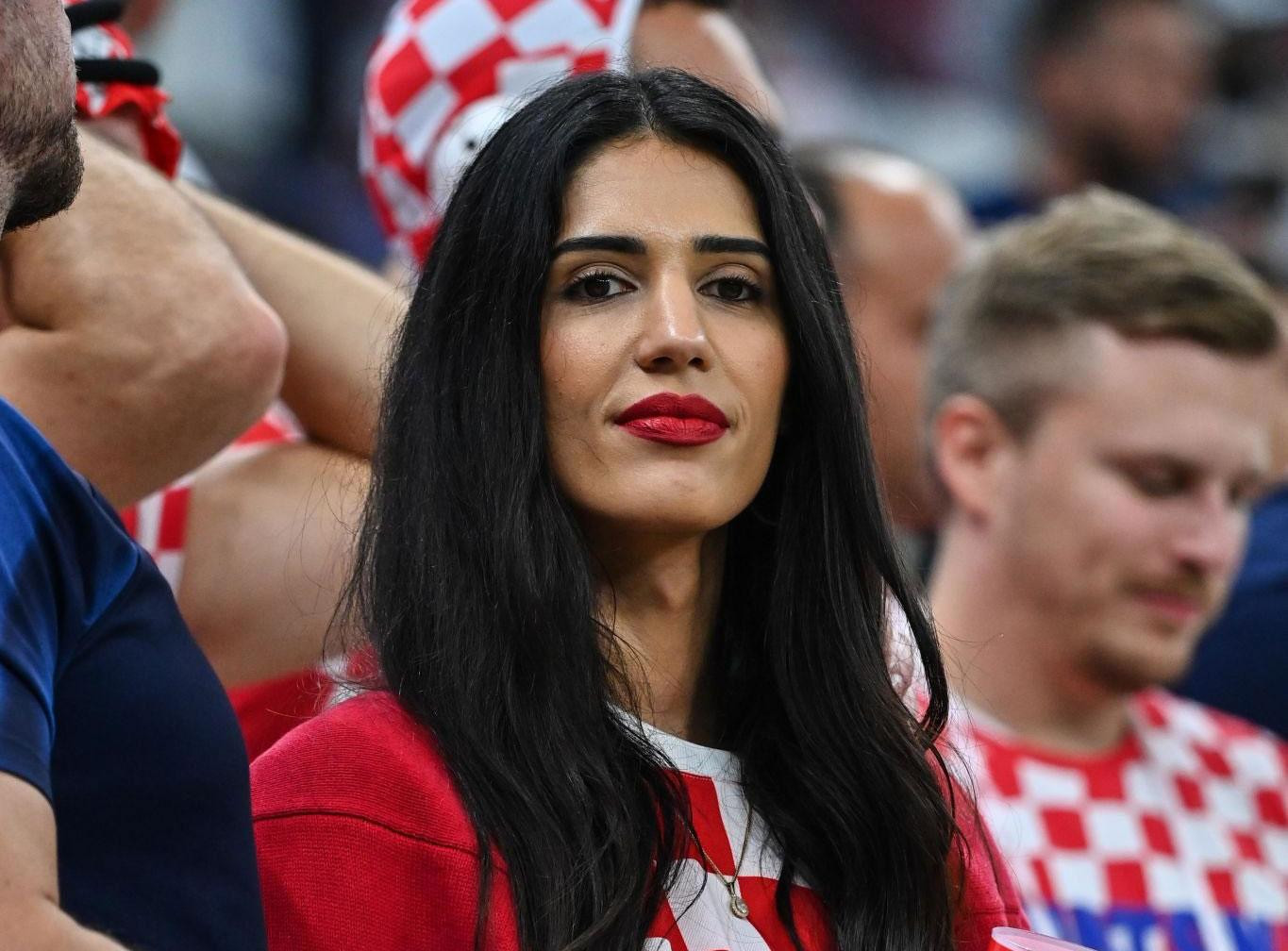 Khuôn mặt buồn bã.