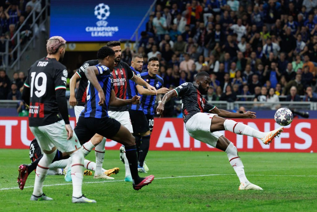 AC Milan (áo sọc đỏ đen) bế tắc toàn tập trước Inter Milan. AC Milan (áo sọc đỏ đen) bế tắc toàn tập trước Inter Milan.