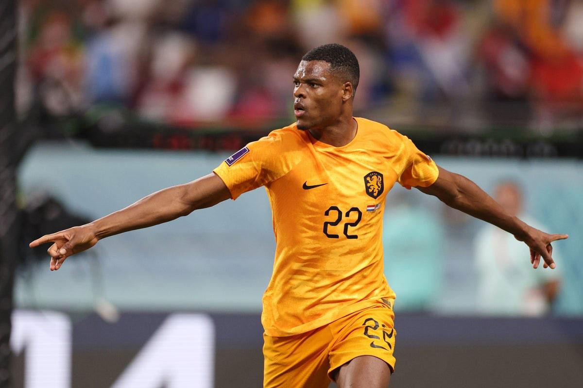 Tiền vệ phải: Denzel Dumfries (Hà Lan, 8,6 điểm).