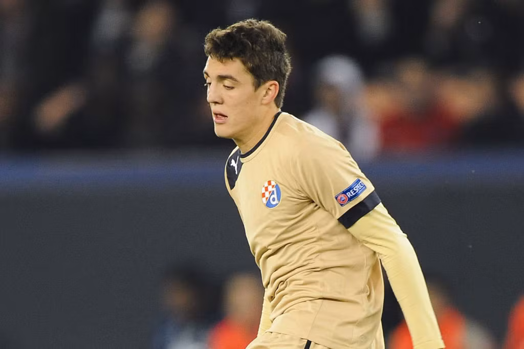 4. Mateo Kovacic (Dinamo Zagreb, 12/2011). Kovacic là người mở tỷ số trận đấu nhưng Dinamo Zagreb phải nhận thất bại 1-7 trước Lyon. Khi đó, tuyển thủ Croatia mới 17 tuổi 7 tháng và 3 ngày. 4. Mateo Kovacic (Dinamo Zagreb, 12/2011). Kovacic là người mở tỷ số trận đấu nhưng Dinamo Zagreb phải nhận thất bại 1-7 trước Lyon. Khi đó, tuyển thủ Croatia mới 17 tuổi 7 tháng và 3 ngày.