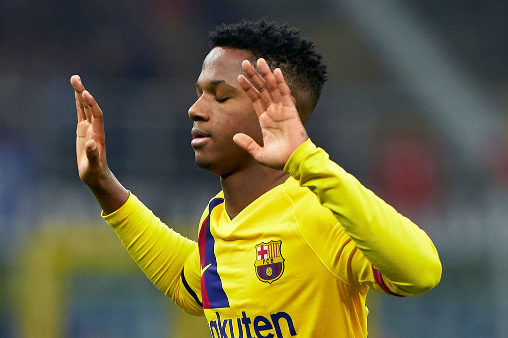 1. Ansu Fati (Barcelona, 12/2019). Trong trận gặp Inter Milan ở vòng bảng Champions League, Ansu Fati là người ghi bàn ấn định chiến thắng 2-1 vào phút 86. Khi đó, cầu thủ chạy cánh này mới 17 tuổi 1 tháng 9 ngày.