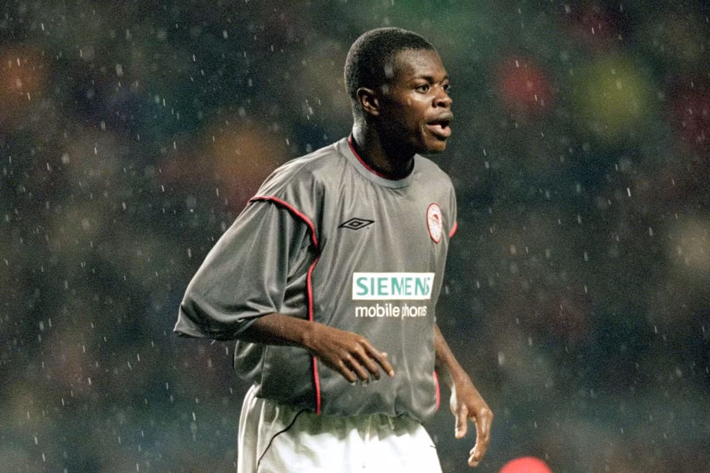 3. Peter Ofori-Quaye (Olympiacos, 10/1997). Trong trận thua 1-5 trước Rosenborg, Ofori-Quaye là tác giả của bàn danh dự cho Olympiacos. Thời điểm bấy giờ, anh mới 17 tuổi 6 tháng và 10 ngày. 3. Peter Ofori-Quaye (Olympiacos, 10/1997). Trong trận thua 1-5 trước Rosenborg, Ofori-Quaye là tác giả của bàn danh dự cho Olympiacos. Thời điểm bấy giờ, anh mới 17 tuổi 6 tháng và 10 ngày.