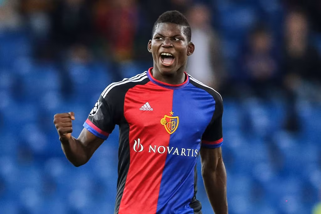 8. Breel Embolo (FC Basel, 11/2014). Khi FC Basel hạ Ludogorets với tỷ số 4-0 ở vòng bảng mùa giải 2014/15, Embolo là người mở tỷ số. Lúc ấy, anh mới 17 tuổi 8 tháng và 21 ngày. 8. Breel Embolo (FC Basel, 11/2014). Khi FC Basel hạ Ludogorets với tỷ số 4-0 ở vòng bảng mùa giải 2014/15, Embolo là người mở tỷ số. Lúc ấy, anh mới 17 tuổi 8 tháng và 21 ngày.