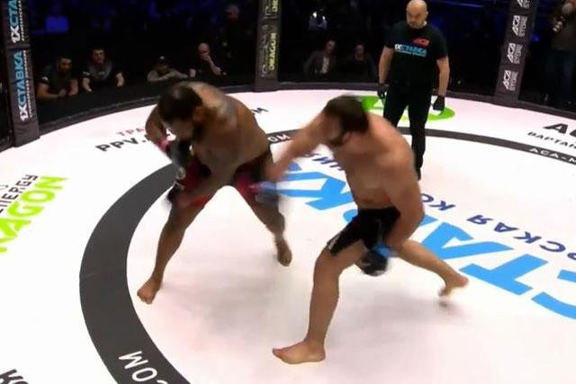 Pha ra đòn ấn định kết quả trận đấu. Pha ra đòn ấn định kết quả trận đấu.