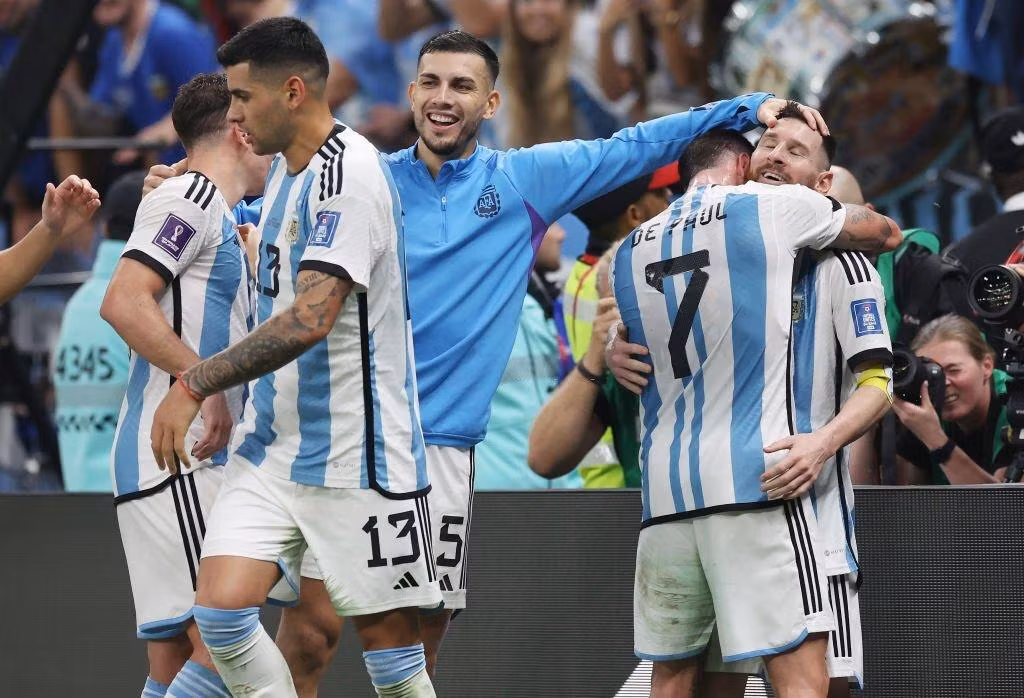 Argentina nhẹ nhàng giành quyền vào chung kết World Cup 2022. Argentina nhẹ nhàng giành quyền vào chung kết World Cup 2022.