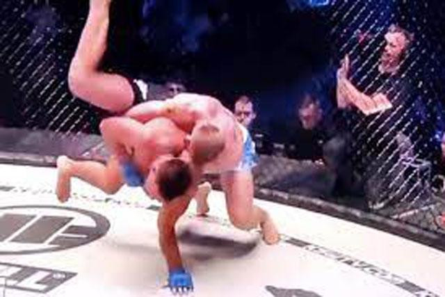 Cú quật ngã ấn định kết quả trận đấu.