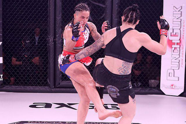 Auttumn Norton (phải) đã có chiến thắng trước Maria Djukic. Auttumn Norton (phải) đã có chiến thắng trước Maria Djukic.