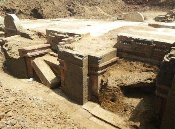 Ngôi mộ cổ thuộc về một vị quan chức cấp cao thời cổ đại, bất ngờ lại trùng tên với người công nhân nọ.